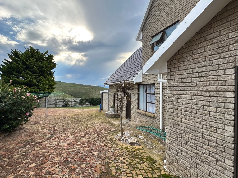 4 Bedroom Property for Sale in Hartenbos Heuwels Western Cape